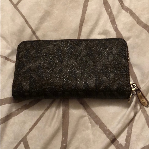 Micheal Kors Wallet❣️ - Picture 2 of 5